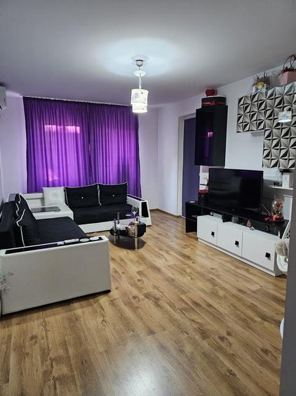 Apartament cu 2 camere decomandat, mobilat în Central