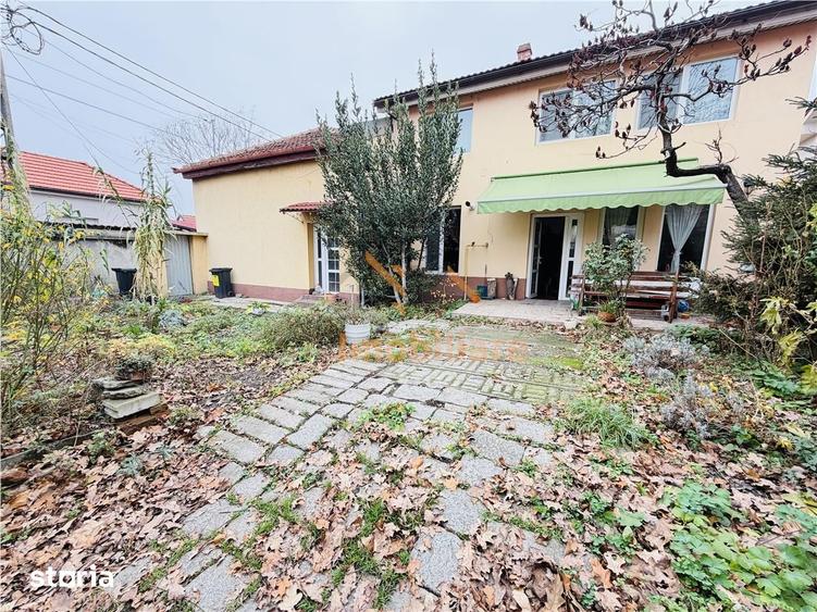 Casă cu 5 camere cu Teren 238 Mp în Central