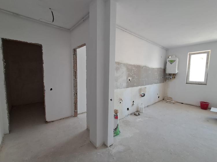 Apartament cu 3 camere semidecomandat în Florești — fotografia 3
