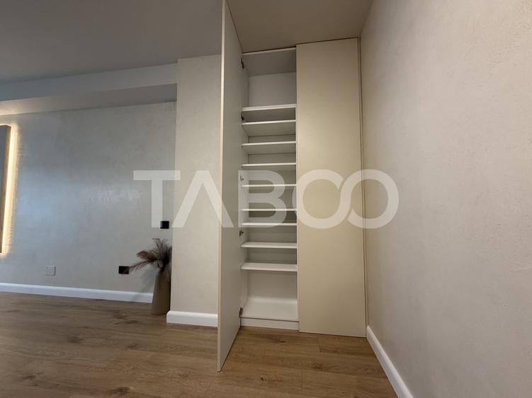 Apartament cu 2 camere semidecomandat, mobilat în Central