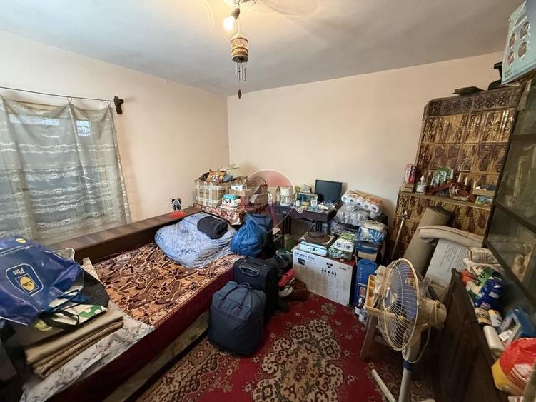 Casă individuală cu 5 camere cu Teren 3056 Mp în Sud