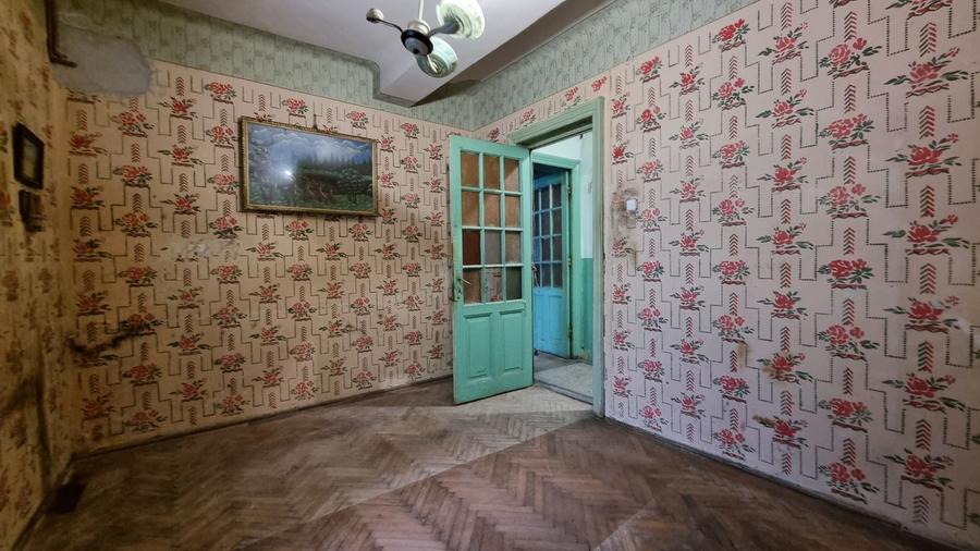 Apartament cu 4 camere decomandat în Calea Victoriei