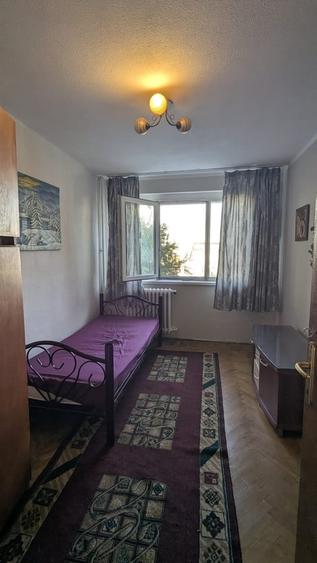 Apartament cu 3 camere semidecomandat în Dristor