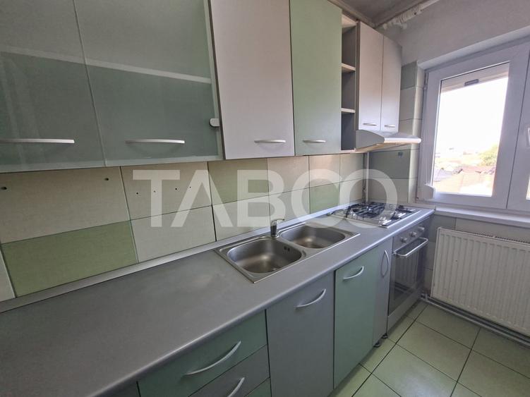 Apartament cu 2 camere nedecomandat, mobilat în Vasile Aaron