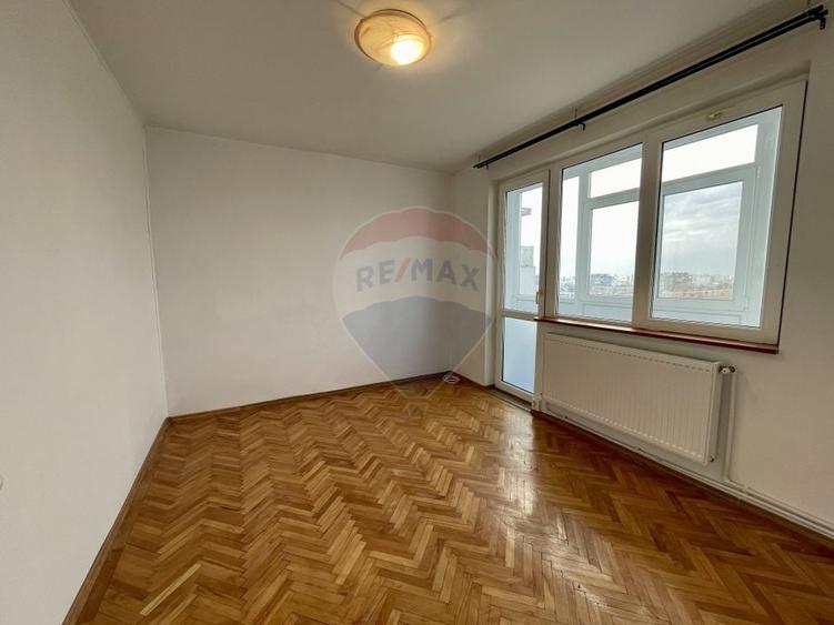 Apartament cu 3 camere semidecomandat în Nord