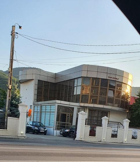 Spațiu comercial, de 300 mp, în Central