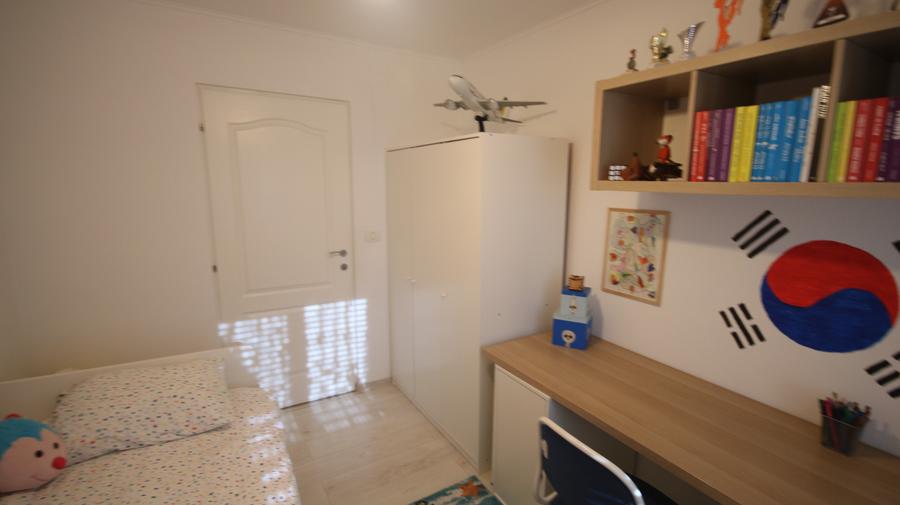 Apartament cu 3 camere semidecomandat în Cetății