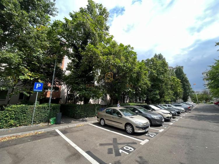Apartament cu 3 camere semidecomandat, mobilat în Berceni