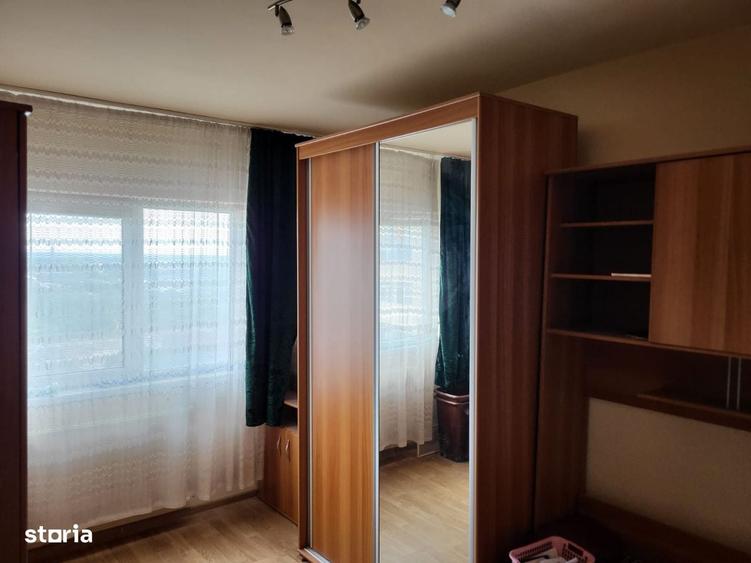 Apartament cu 3 camere decomandat în Micro 6