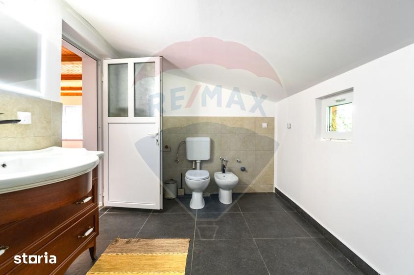 Casă cu 4 camere cu Teren 4874 Mp în Chiheru de Sus