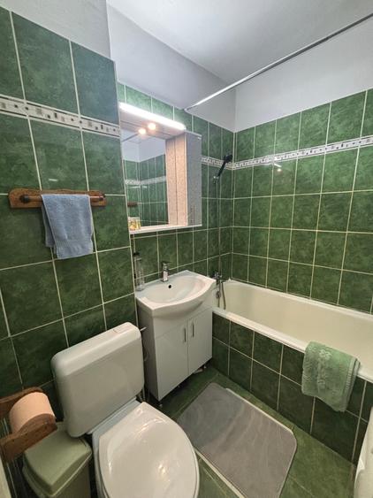 Apartament cu 2 camere semidecomandat în Grivița