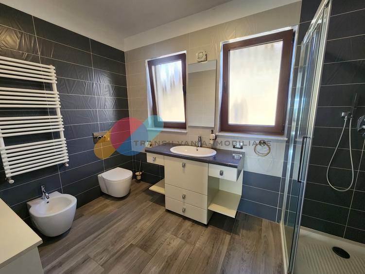 Casă individuală cu 6 camere cu Canalizare în Someșeni
