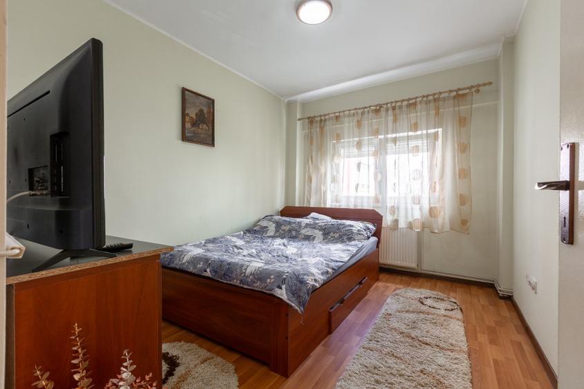 Apartament cu 4 camere decomandat în Vitrometan