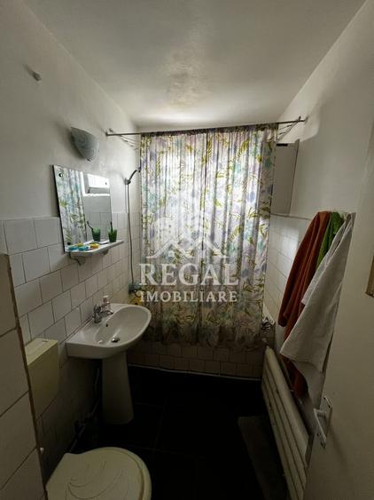 Apartament cu 3 camere semidecomandat în Central