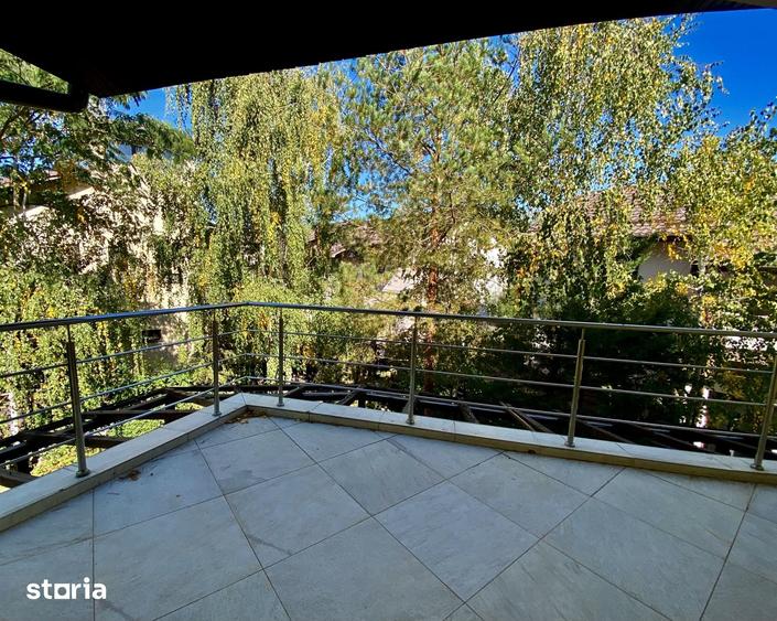 Casă cu 7 camere cu Teren 600 Mp în Corbeanca