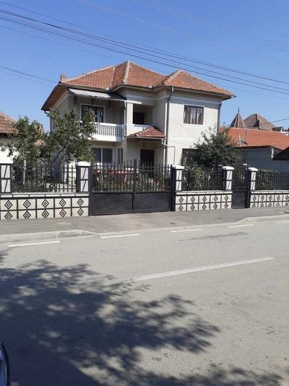 Casă cu 4 camere în Central