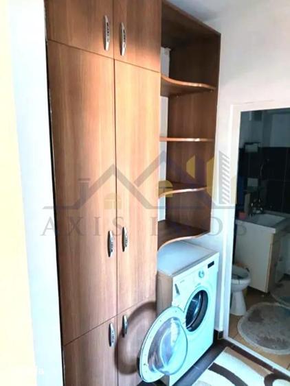 Apartament cu 4 camere decomandat, mobilat în Micro 5
