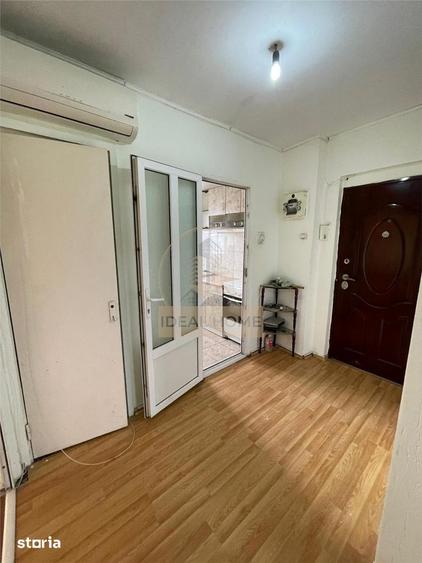 Apartament cu 3 camere decomandat în Podul de Piatră