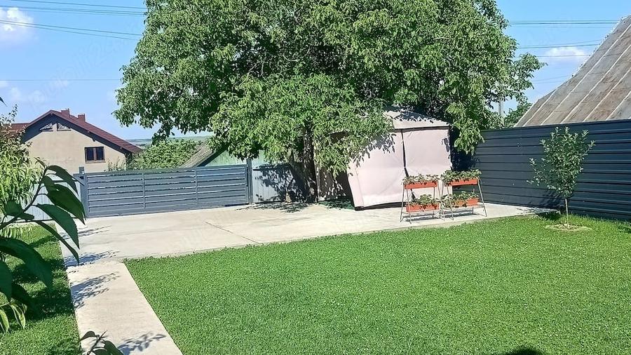 Casă cu Teren 1500 Mp în Bursuceni