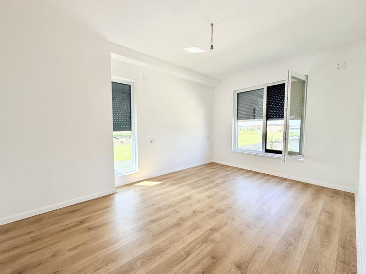Duplex cu 4 camere cu Canalizare în Moșnița Nouă