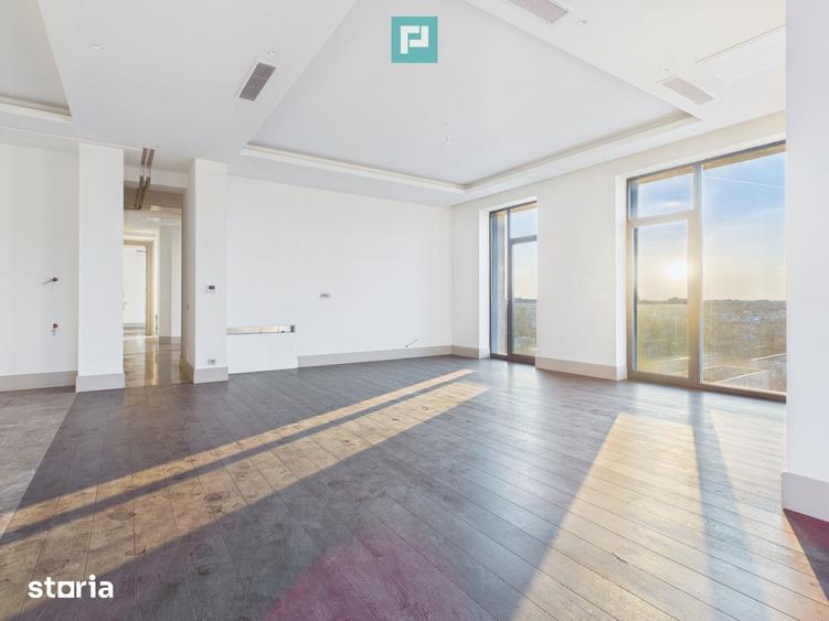 Apartament cu 4 camere decomandat în Tei