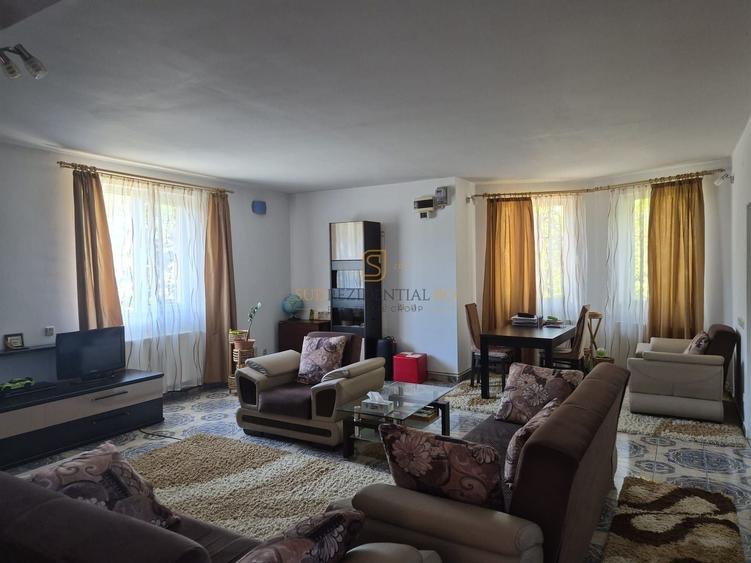 Casă individuală cu 5 camere cu Canalizare în 1 Decembrie