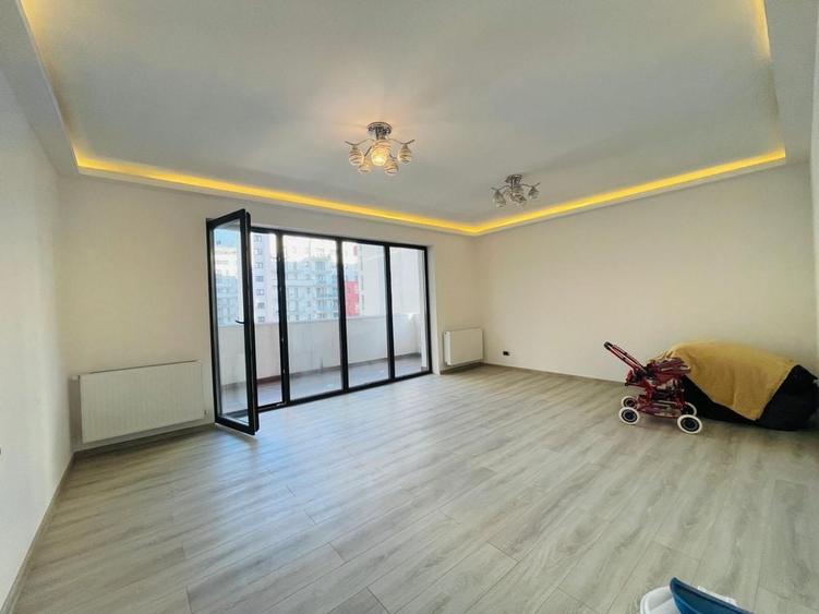 Apartament cu 3 camere decomandat în Exterior Vest