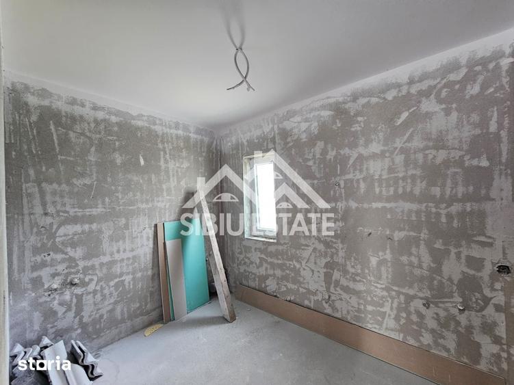 Casă cu 5 camere cu Teren 280 Mp în Central