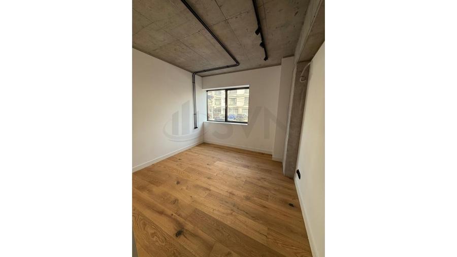 Apartament cu 3 camere semidecomandat în Floreasca