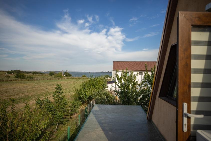 Casă individuală cu 2 camere cu Garaj în Exterior Est