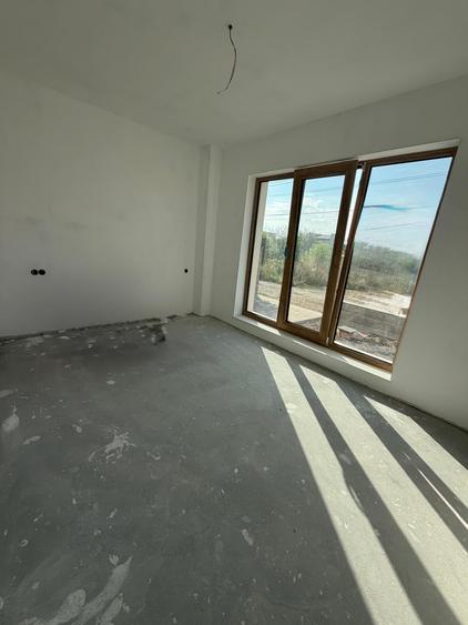Casă individuală cu 5 camere cu Garaj în Cetate