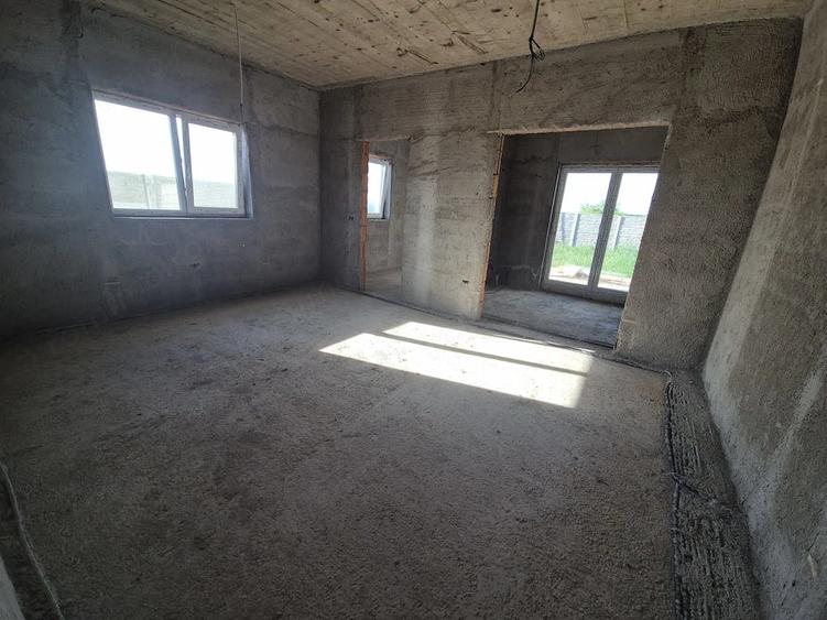 Casă cu 3 camere cu Teren 300 Mp în Moșnița Nouă