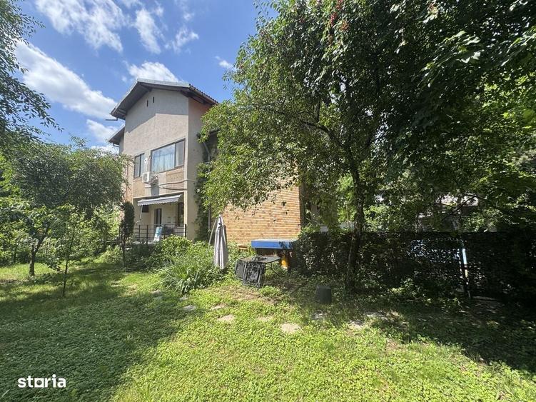 Apartament cu 4 camere decomandat în Central