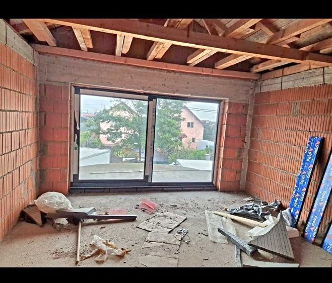 Casă cu 4 camere în Dumbrava
