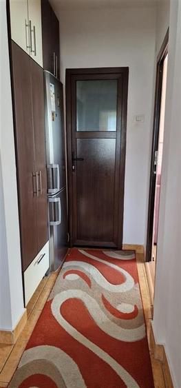 Apartament cu 3 camere decomandat, mobilat în Mircea cel Bătrân