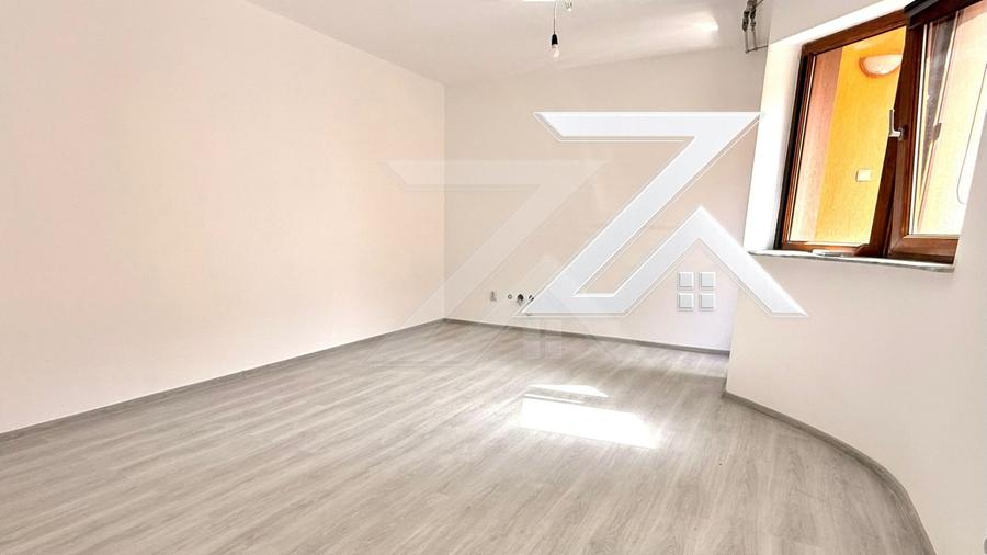 Apartament cu 4 camere decomandat în Craiovița Nouă