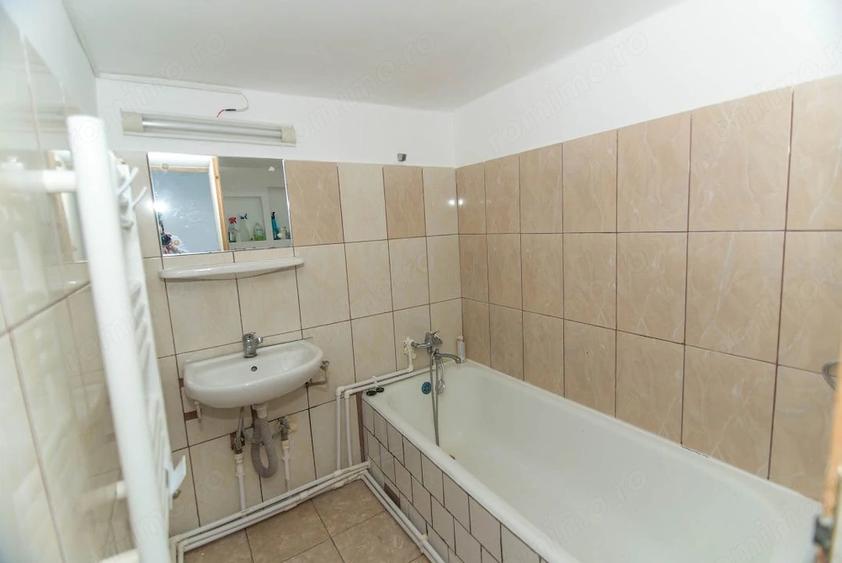 Casă cu Teren 1000 Mp în Văcarea