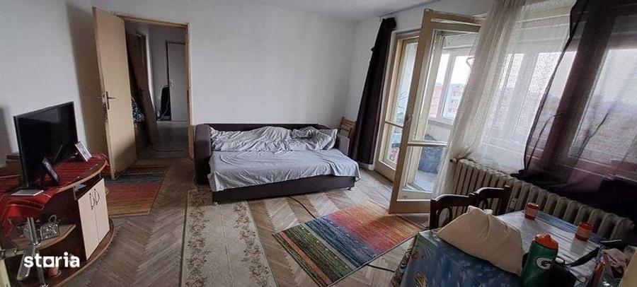 Apartament cu 3 camere semidecomandat în Baba Novac