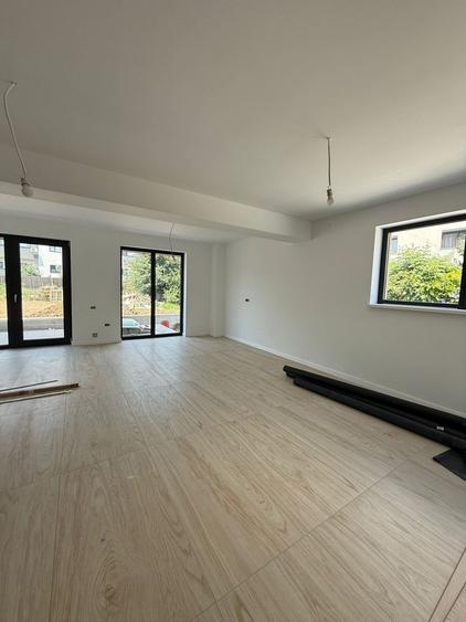 Duplex cu 4 camere cu Canalizare în Theodor Pallady