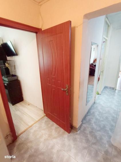 Apartament cu 3 camere semidecomandat în Păcii