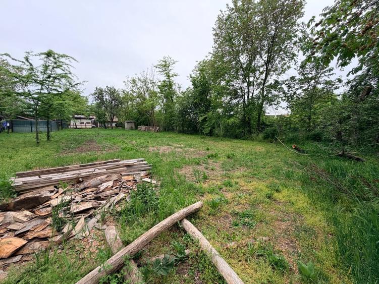 Casă cu 4 camere în Perișor