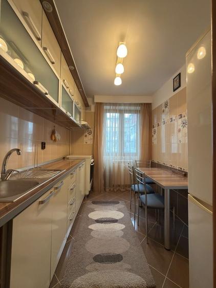 Apartament cu 3 camere decomandat în Central