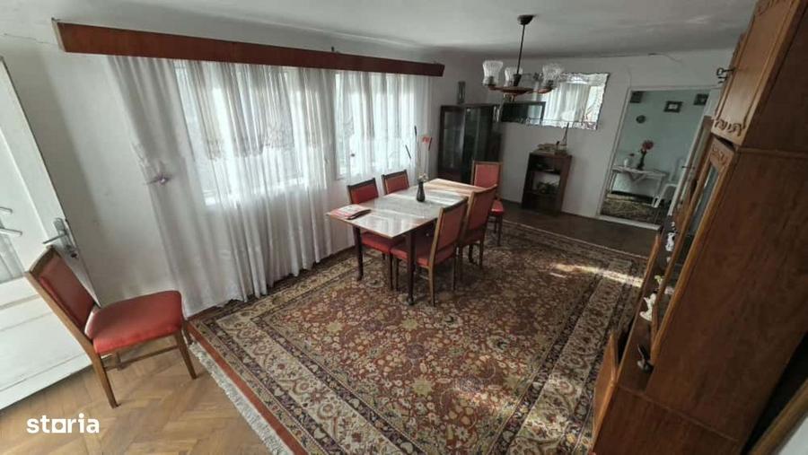Casă cu 4 camere semidecomandat în Gologanu
