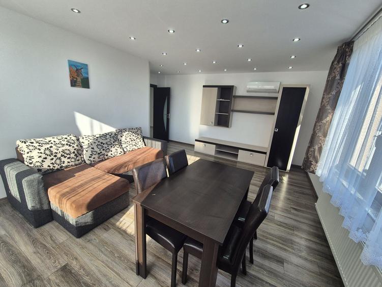 Apartament cu 3 camere decomandat în Central