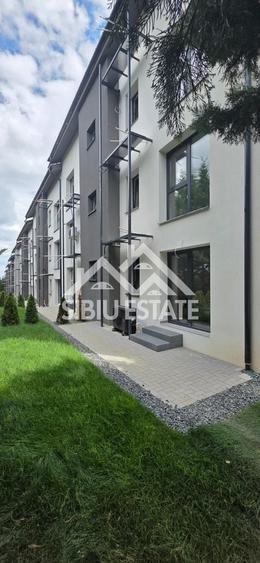 Apartament cu 3 camere decomandat în Cristian