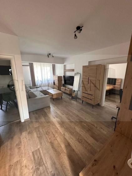 Apartament cu 2 camere decomandat, mobilat în Regie