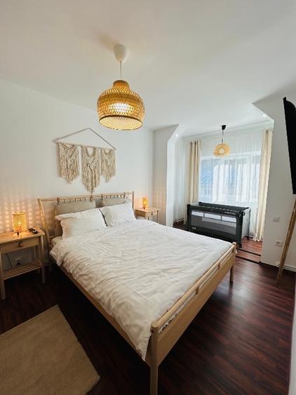 Apartament cu 3 camere decomandat, mobilat în Calea Moroieni