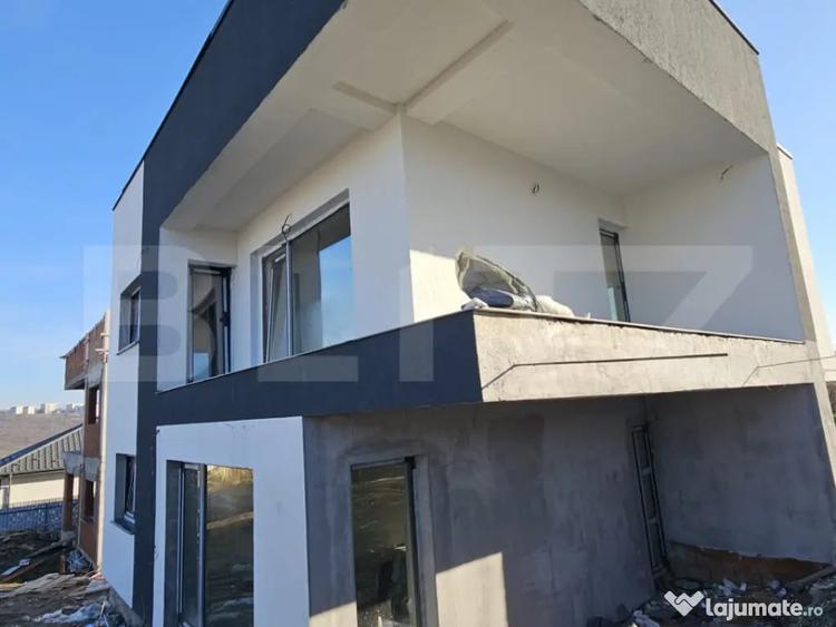 Casă cu 4 camere cu Teren 300 Mp în Central
