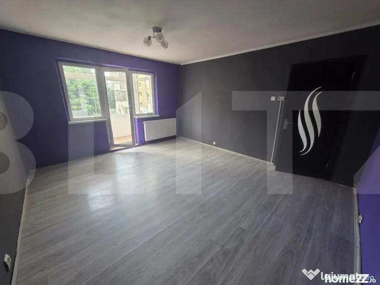 Apartament cu 3 camere semidecomandat în Ciucului