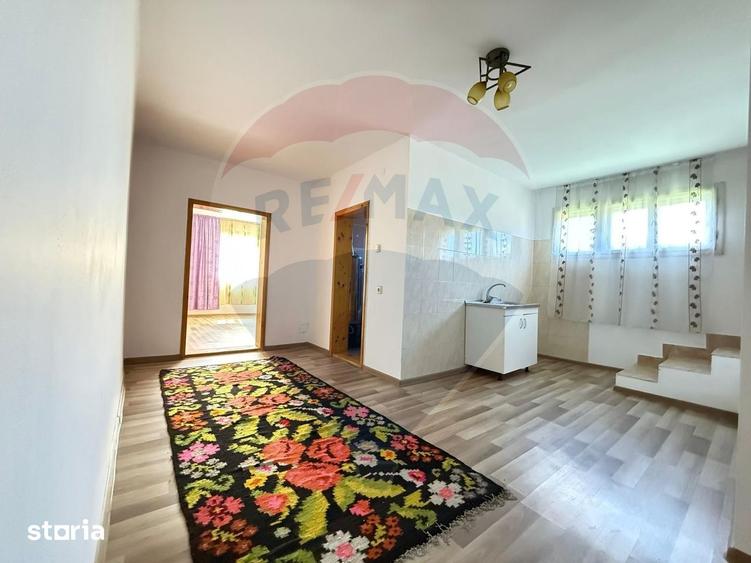 Casă cu 4 camere cu Teren 2287 Mp în Central